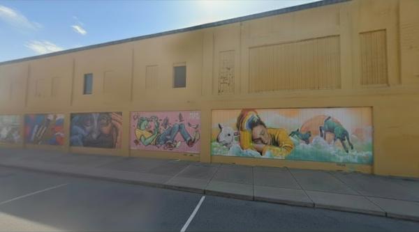 5 Mural Row