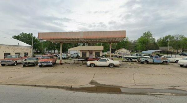 Old Service Station - OK