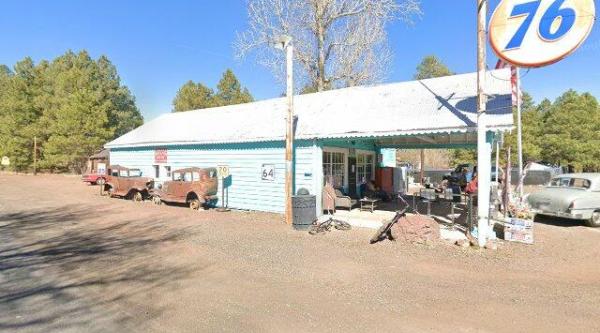 The Old Route 66 Parks Store (76 Station)