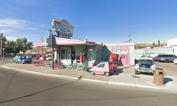 Mr. D'z Route 66 Diner Sign