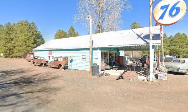 The Old Route 66 Parks Store (76 Station)