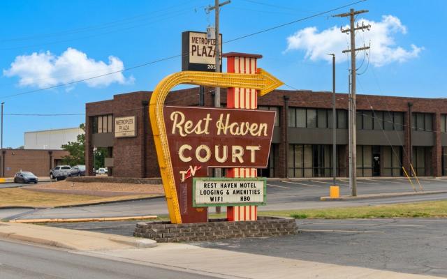 Rest Haven Court Motel Sign