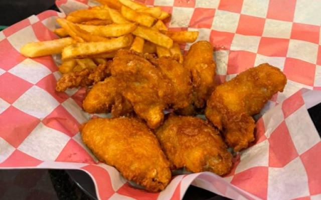 
<span>WED - $10 ALL YOU CAN EAT WINGS</span>
