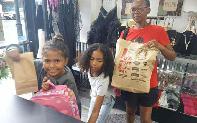 
<span>$10 BAG SALE FOR CLOTHING</span>
