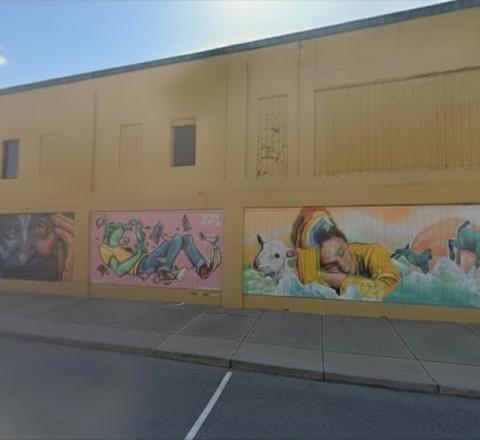 5 Mural Row