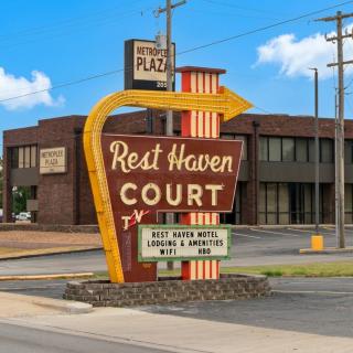 Rest Haven Court Motel Sign